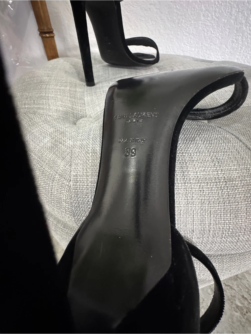 Saint Laurent Amber Black velvet strap ankle strap heels - Picture 4 of 15